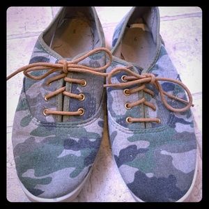 🔥. PERFECT Little Camo Shoes 👟❤️